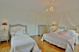 chambre avec lit en 160